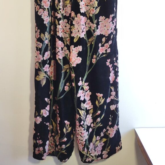 Lulus Black Velvet Floral Jumpsuit Moody Hues Edgy Dark Coquette Size Small EUC - Picture 9 of 12